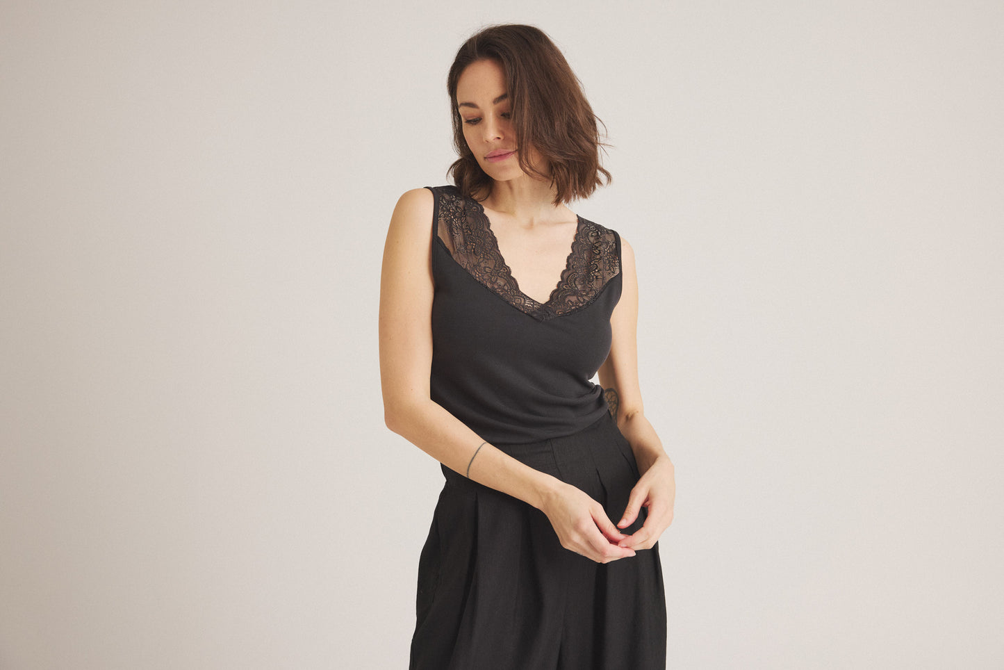 LUXZUZ // ONE TWO Joy Top Top 999 Black