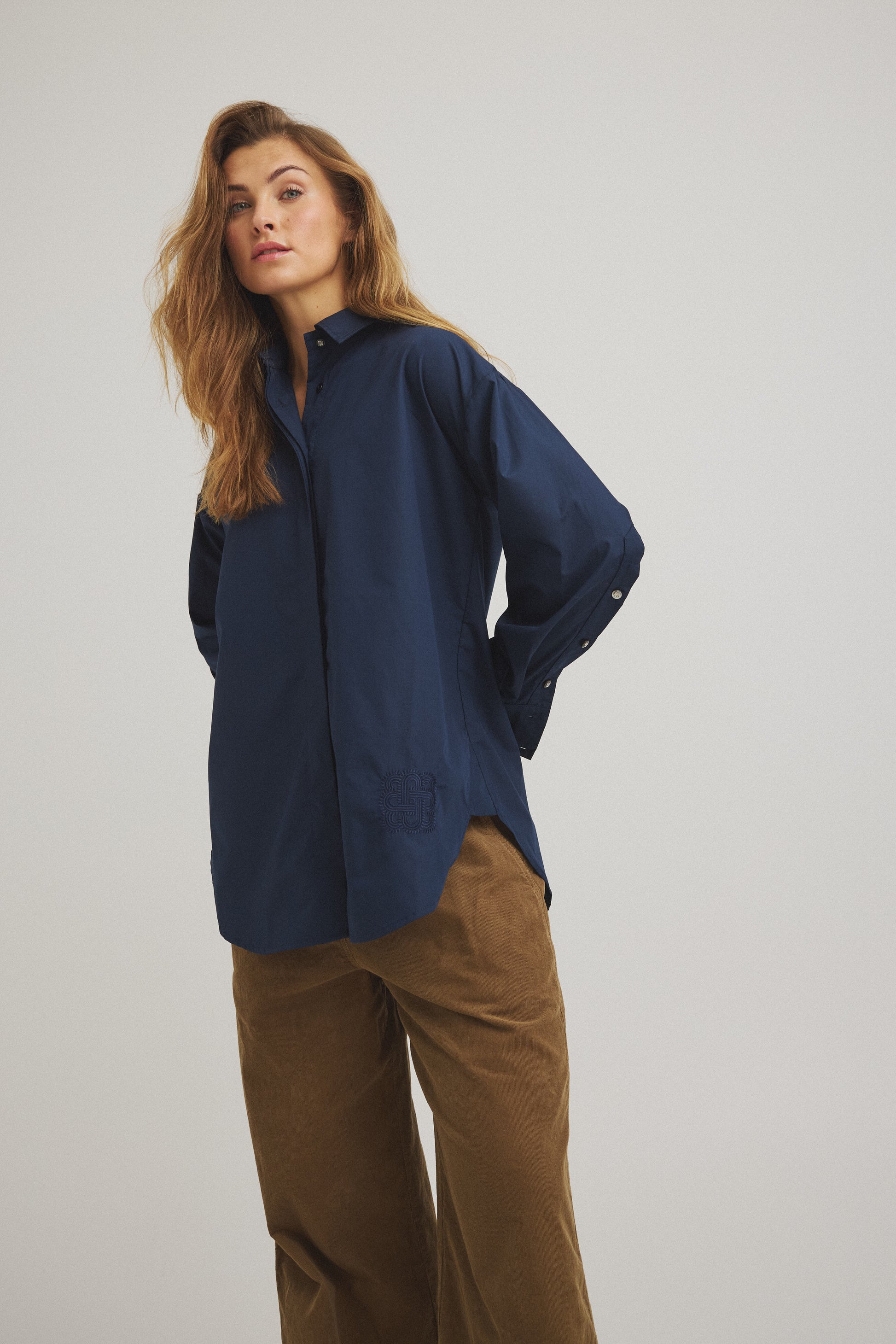 LUXZUZ // ONE TWO Gertanturo Shirt Shirt 577 Night Blue