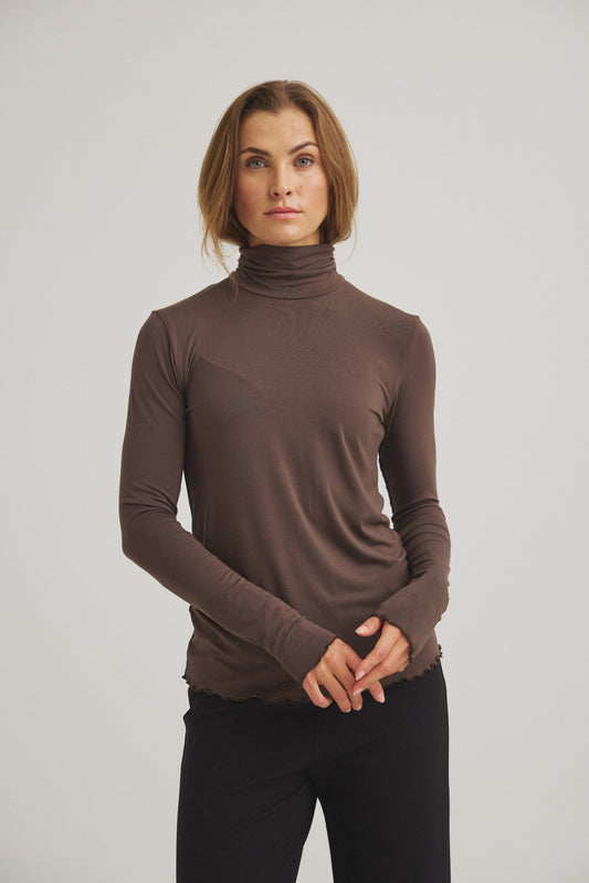 LUXZUZ // ONE TWO Jachio Bamboo Rollneck T-Shirt 795 Coffee Bean