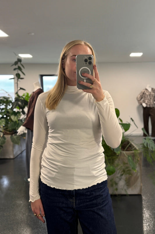 LUXZUZ // ONE TWO Jachio Bamboo Rollneck T-Shirt 737 Cream